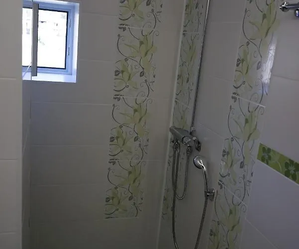 Дом отдыха старата къща / село тъжа